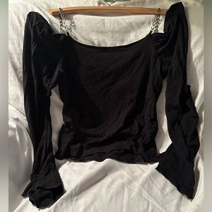 Bebe off shoulder ls shirt- size med